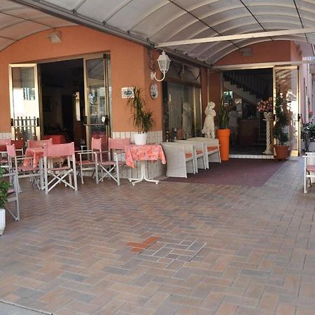 Hotel Peonia Rimini Exterior foto