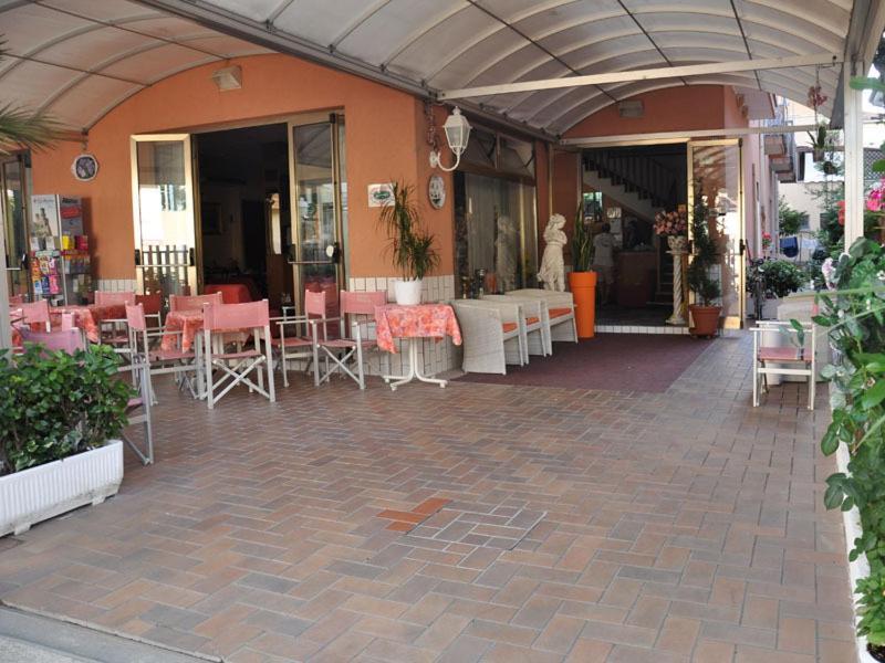 Hotel Peonia Rimini Exterior foto